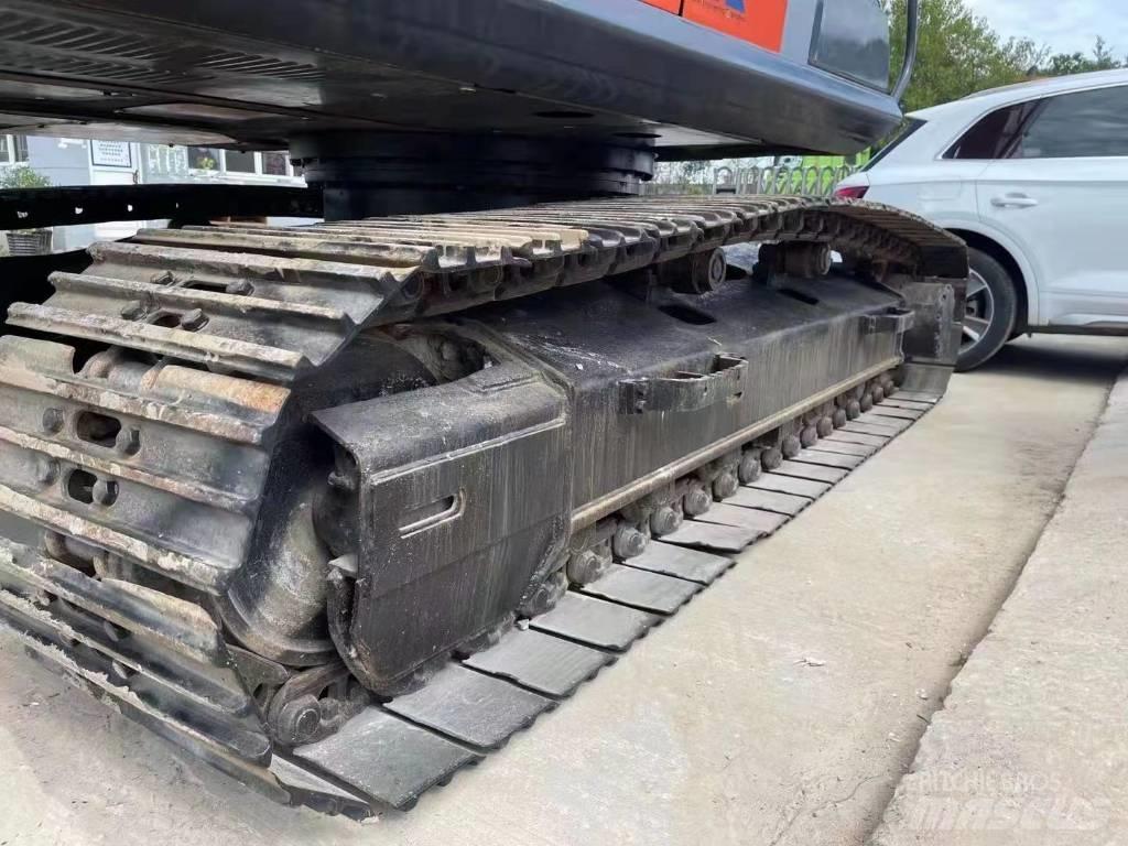 Hitachi ZX200 Pásová rýpadla