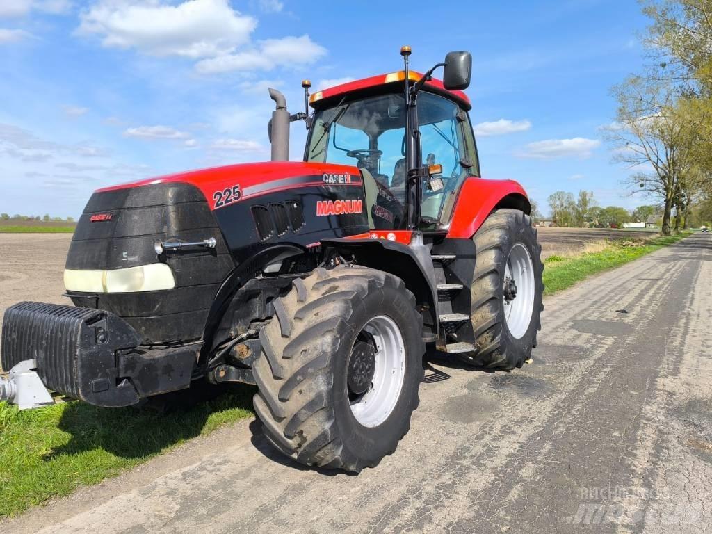 CASE MAGNUM 225 2007 Traktory