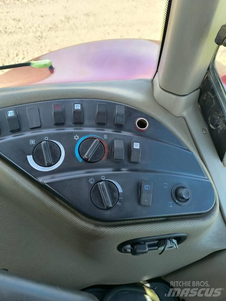 CASE MAGNUM 225 2007 Traktory