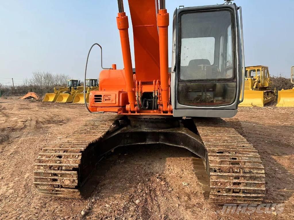 Hitachi EX 200 Pásová rýpadla