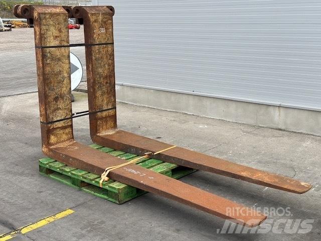 CAT 25-30 ton /988 Vidlice