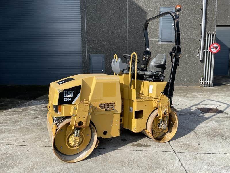 CAT CB 24 Tandemové válce