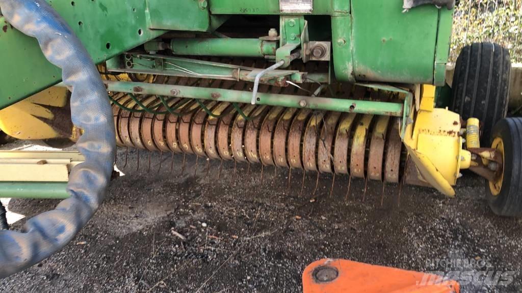 John Deere 550 Lis na válcové balíky