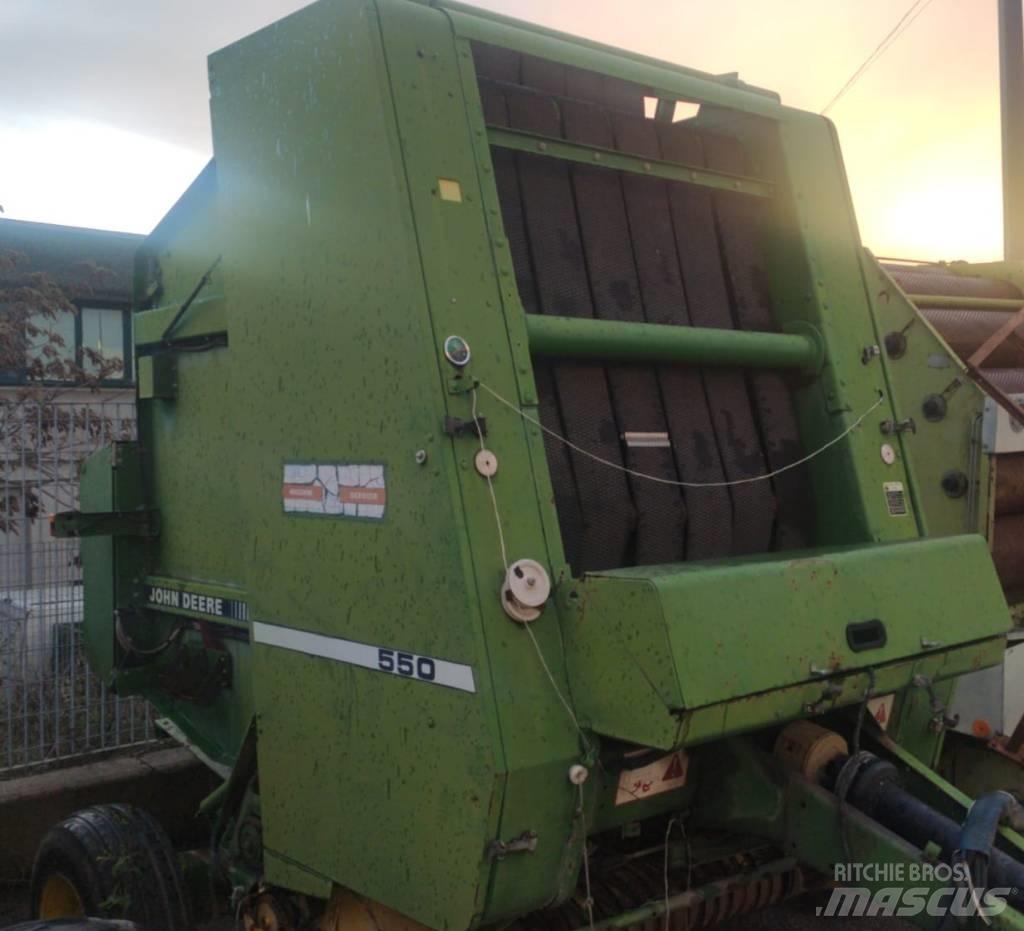 John Deere 550 Lis na válcové balíky