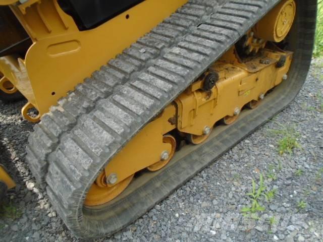 CAT 239 D Smykem řízené nakladače