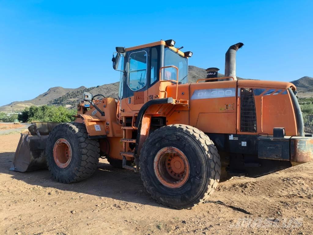 Doosan DL 300 Kolové nakladače