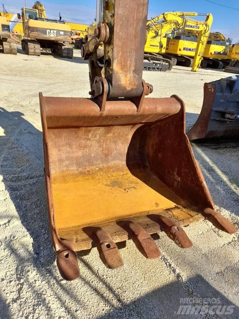 Komatsu PW200-7 Kolová rýpadla