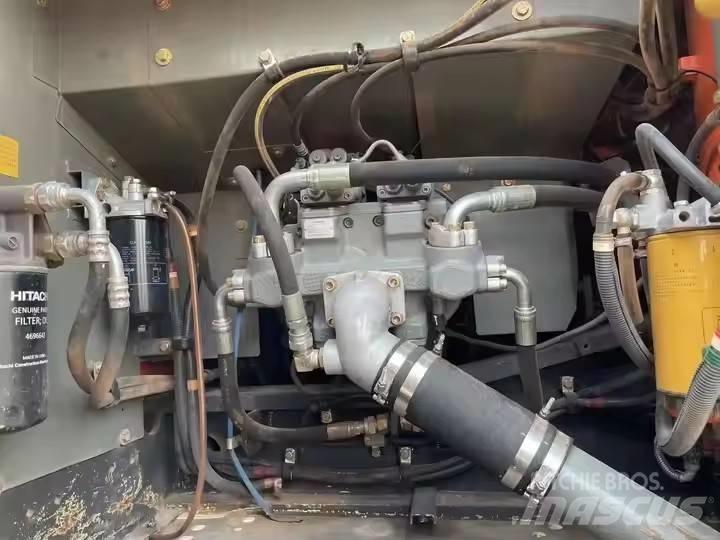 Hitachi ZX 250 Pásová rýpadla