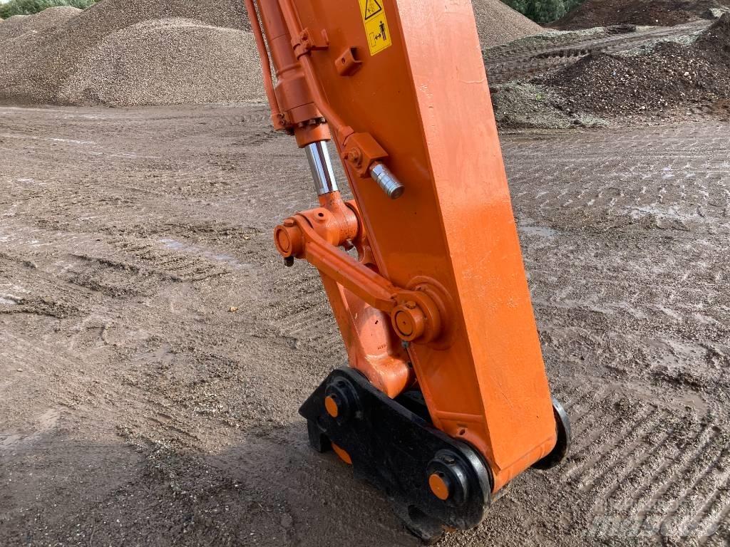 Hitachi ZX225USLC-6 Pásová rýpadla
