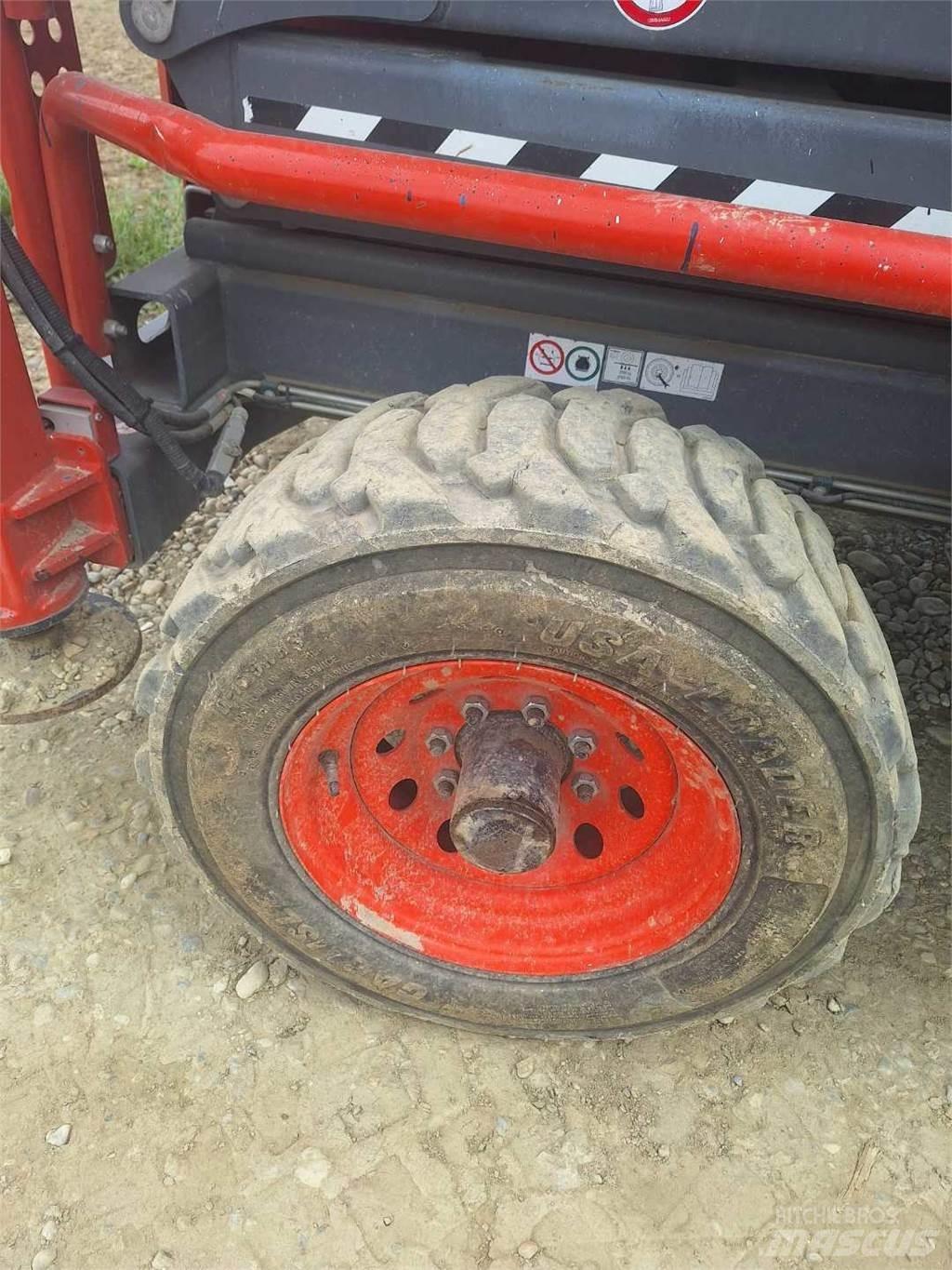 SkyJack 8841RT Nůžková zvedací plošina