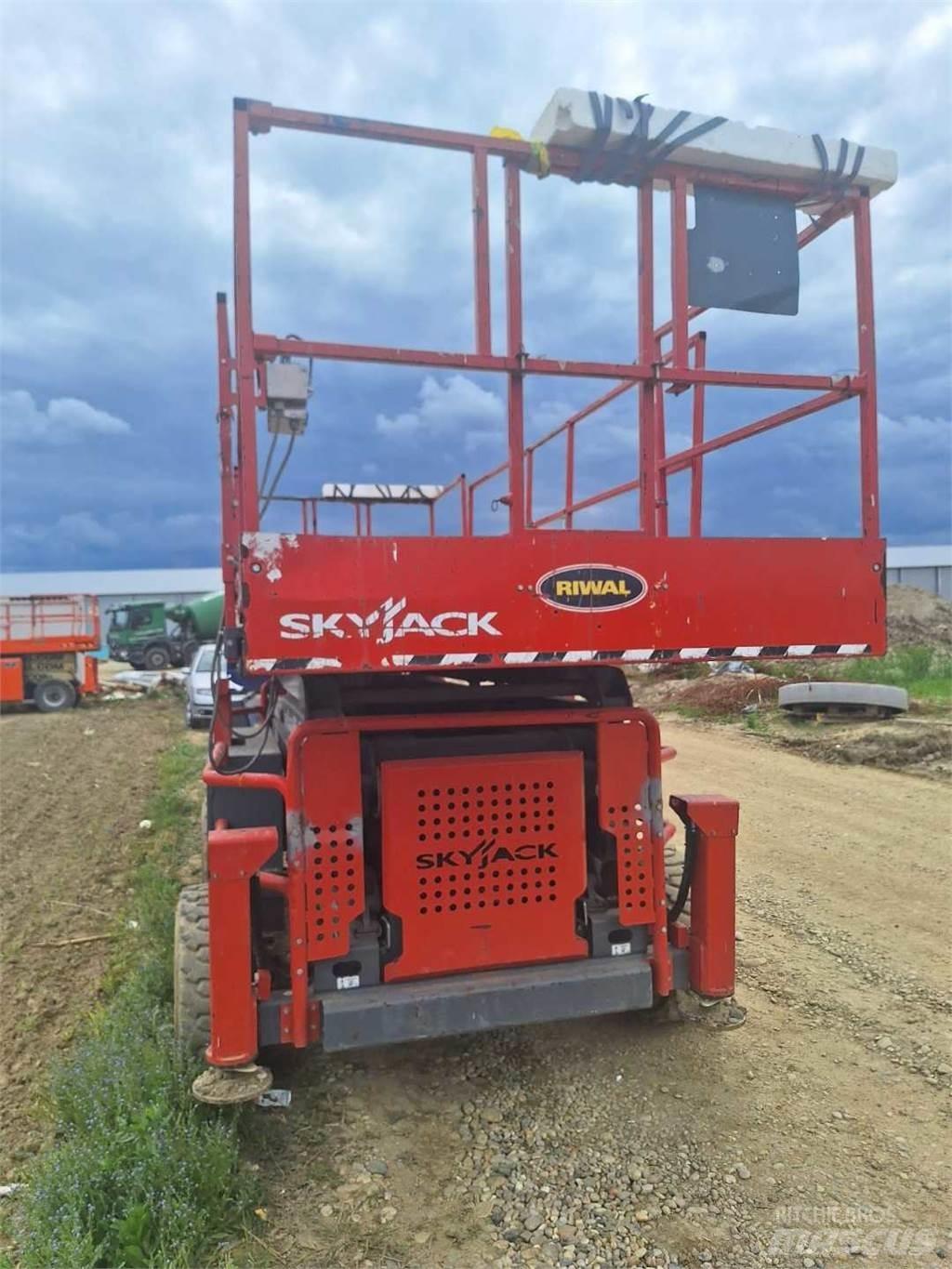 SkyJack 8841RT Nůžková zvedací plošina