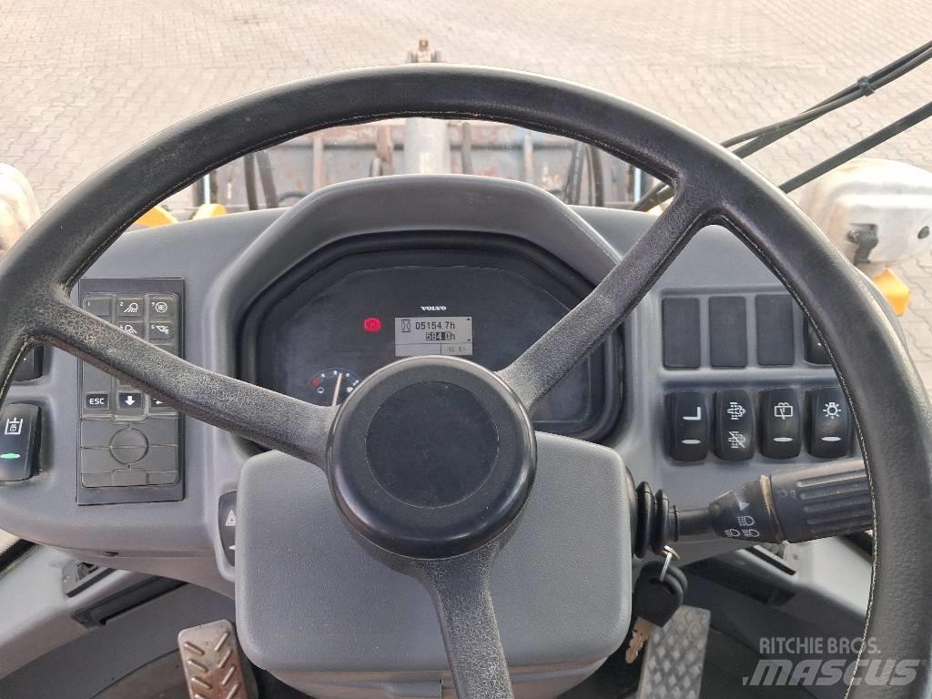 Volvo L 30 G Kolové nakladače
