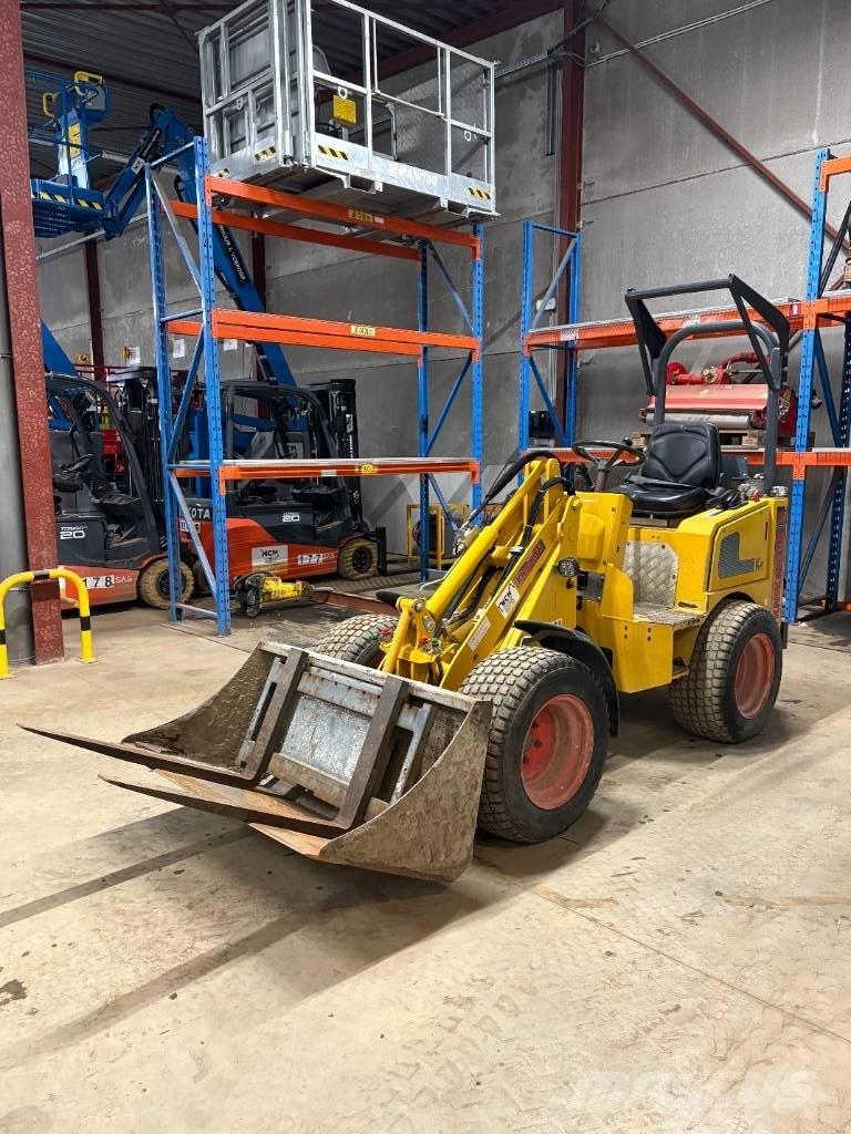 Knikmops KM 130 Kolové nakladače