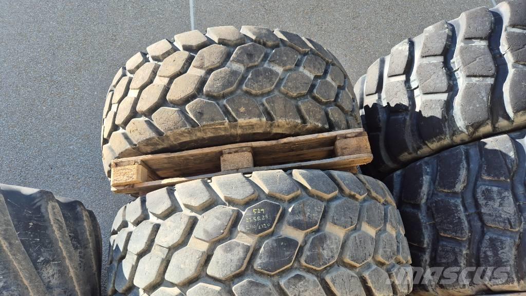Bridgestone 23.5R25 Pneumatiky, kola a ráfky