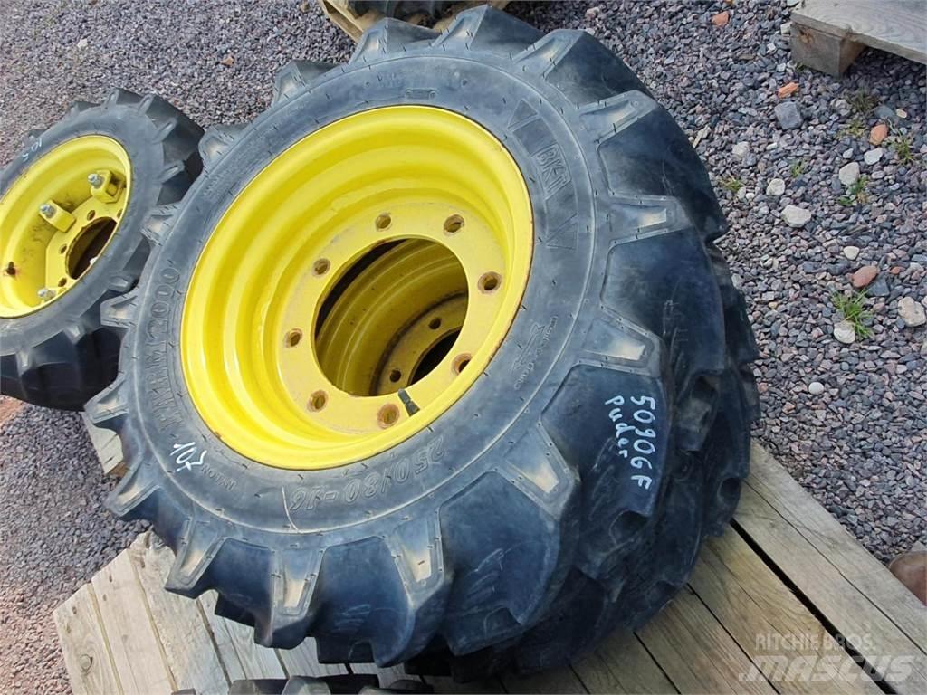 BKT 250/80-16 x2 Pneumatiky, kola a ráfky