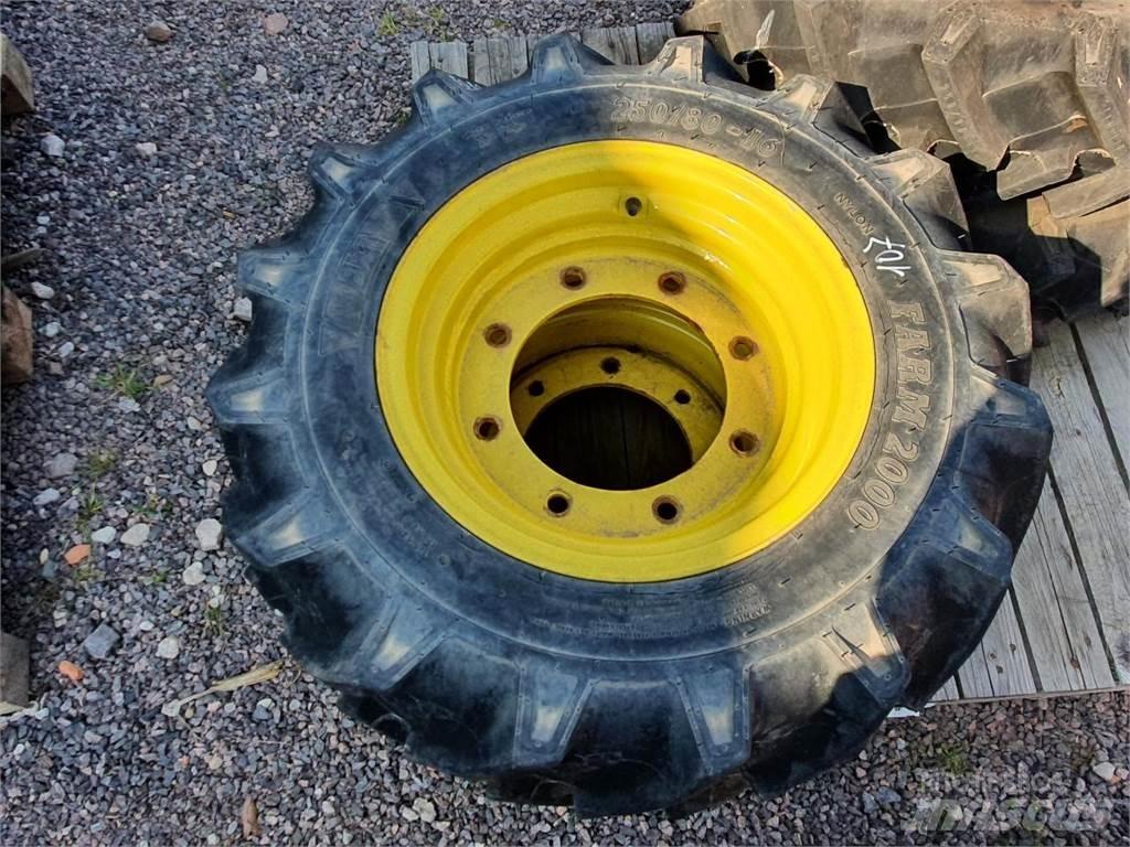 BKT 250/80-16 x2 Pneumatiky, kola a ráfky