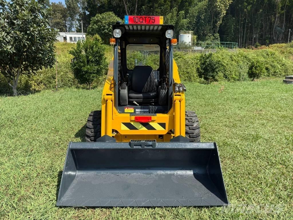 Komatsu SK 820 Smykem řízené nakladače