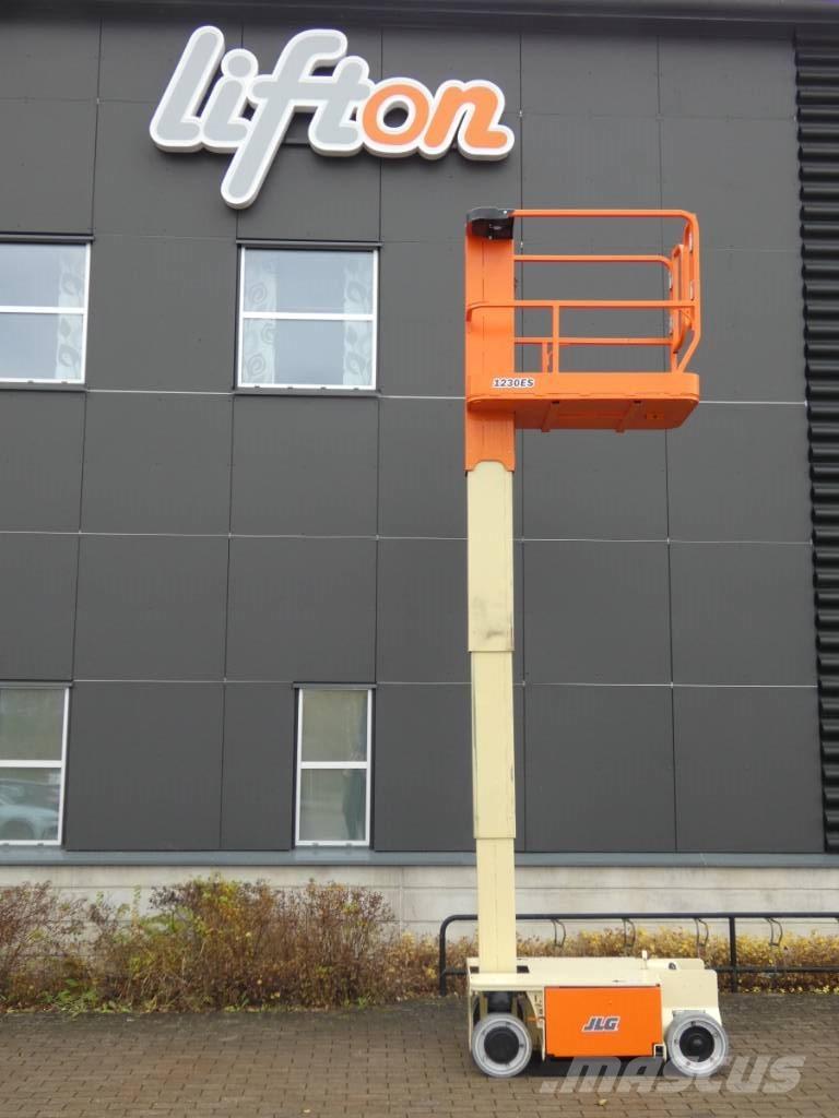 JLG 1230 ES Vertikální sloupové výtahy