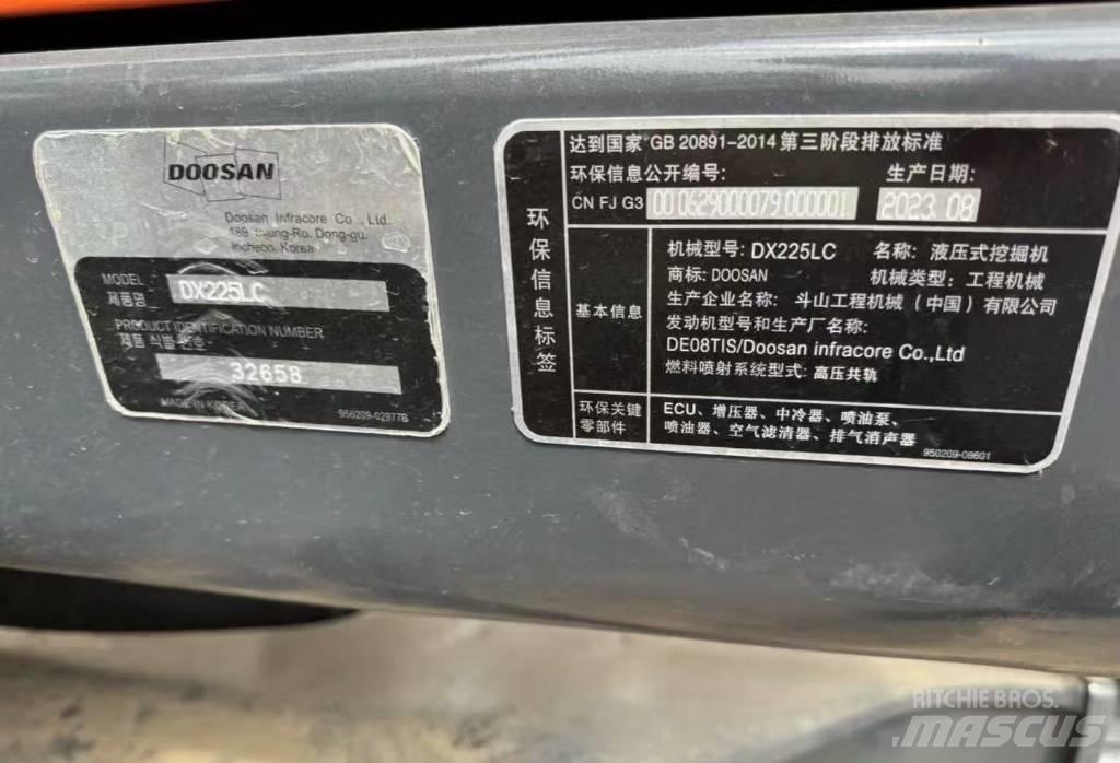 Doosan DX 225 Pásová rýpadla
