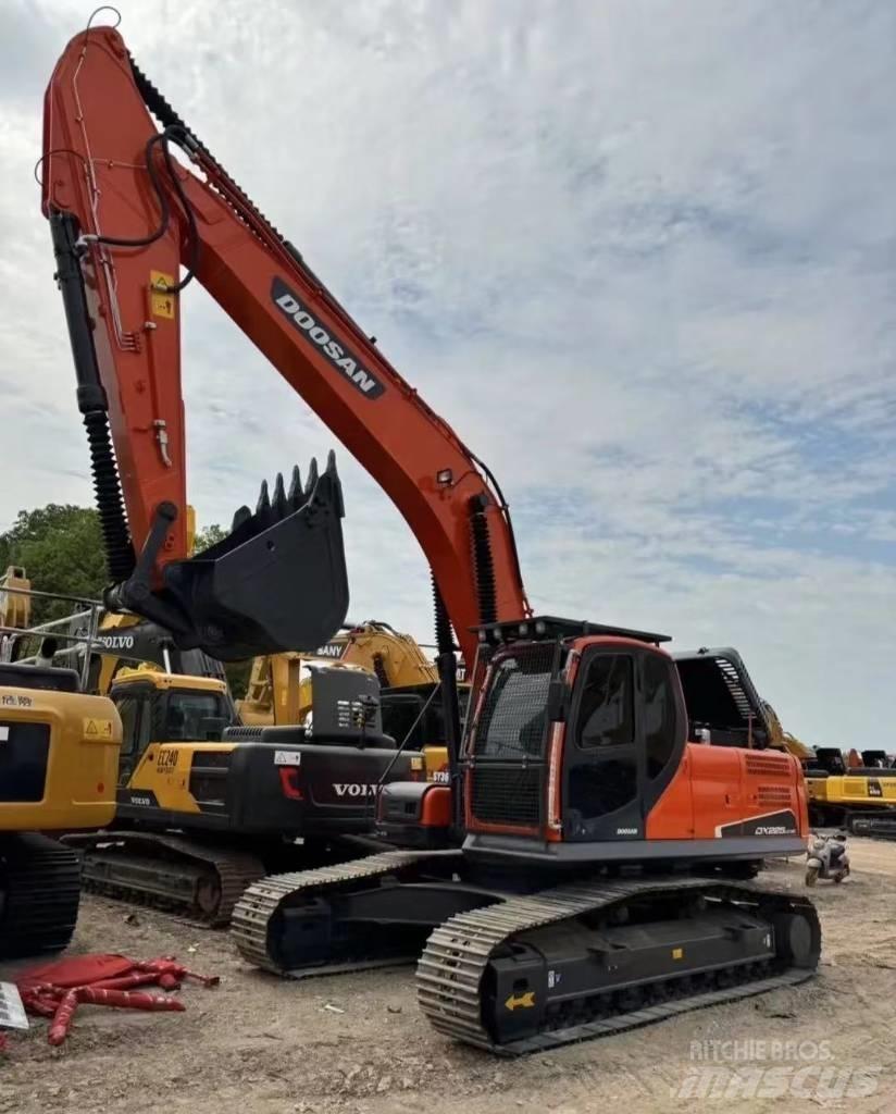 Doosan DX 225 Pásová rýpadla