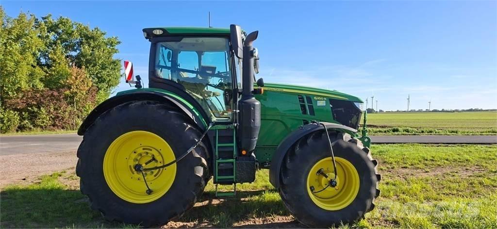 John Deere 6250R Traktory