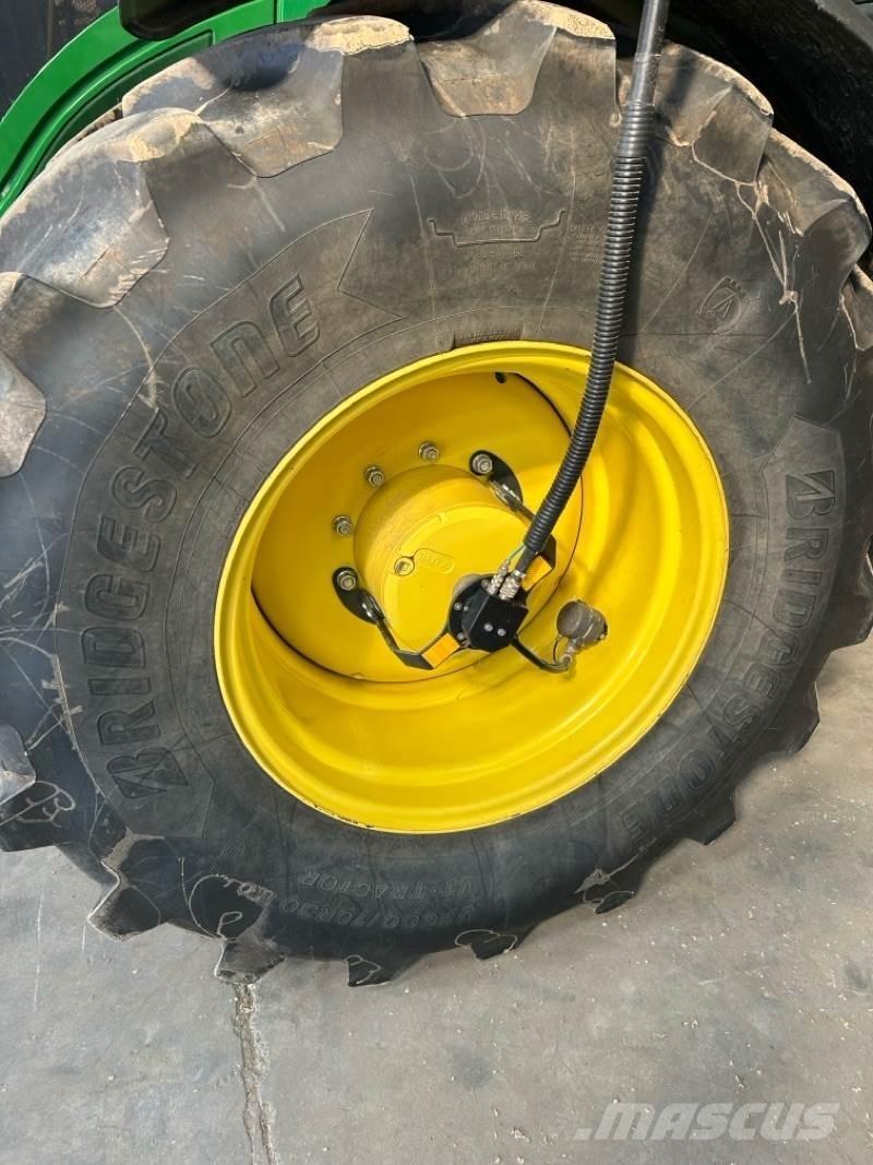 John Deere 6250R Traktory