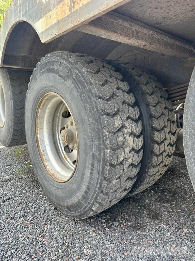 Sisu E11 Nákladní automobily pro přepravu lesních strojů
