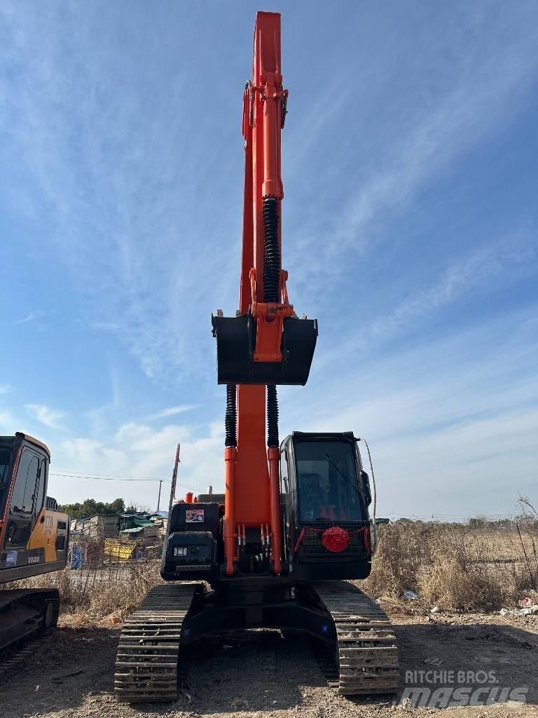 Hitachi ZX 200 Pásová rýpadla