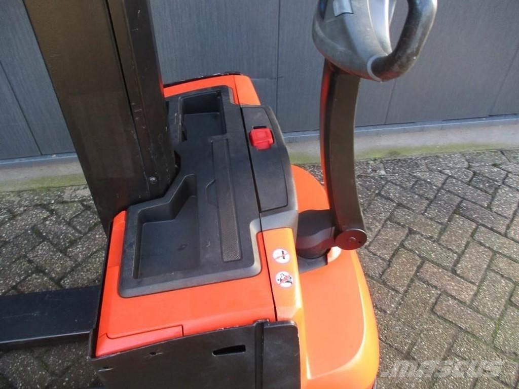 Toyota SWE 080L Ručně vedené vysokozdvižné vozíky