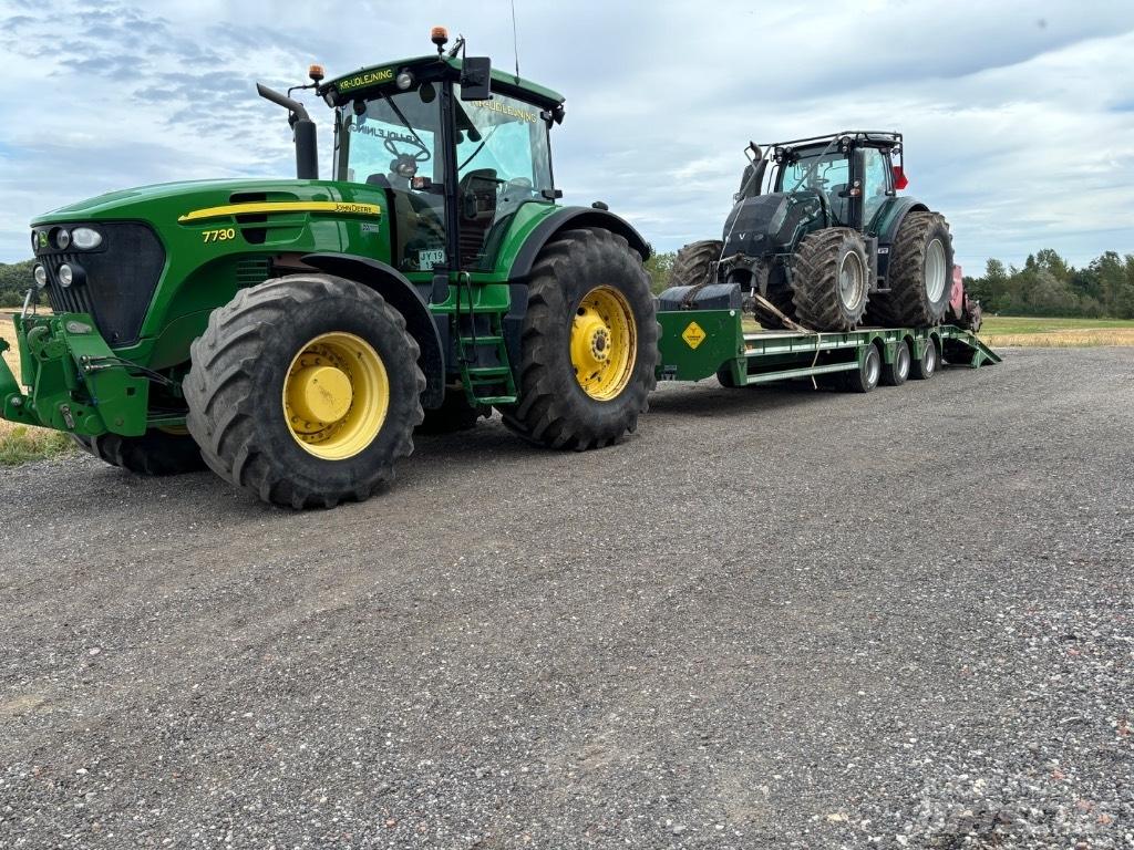 John Deere 7730 Traktory