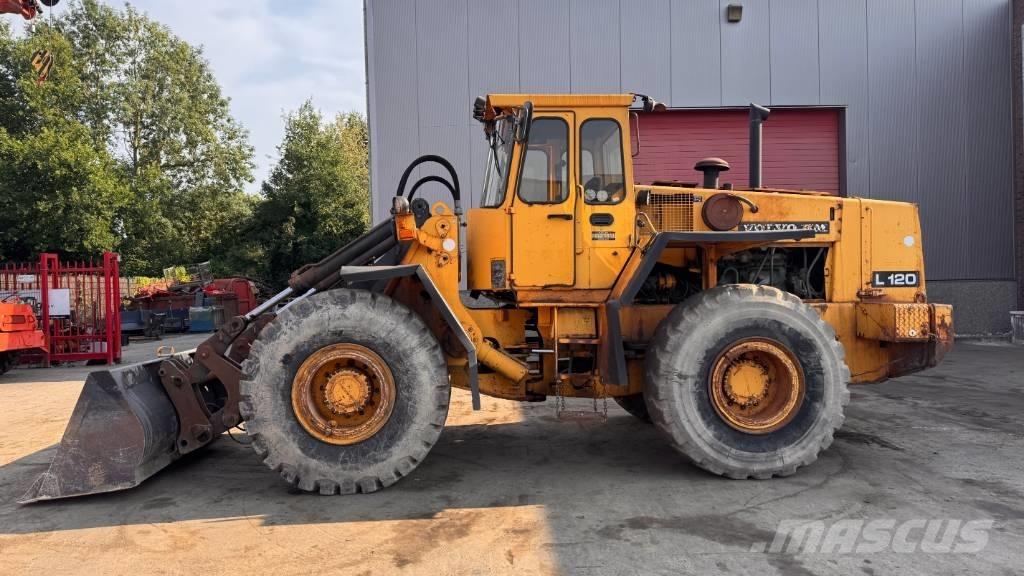 Volvo L 120 Kolové nakladače