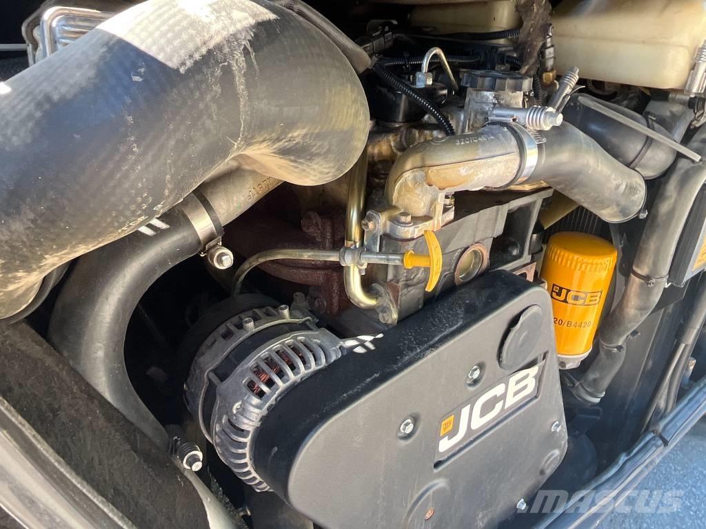 JCB 110 W Hydradig Kolová rýpadla