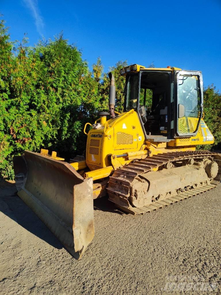 Komatsu D 51 Pásové dozery