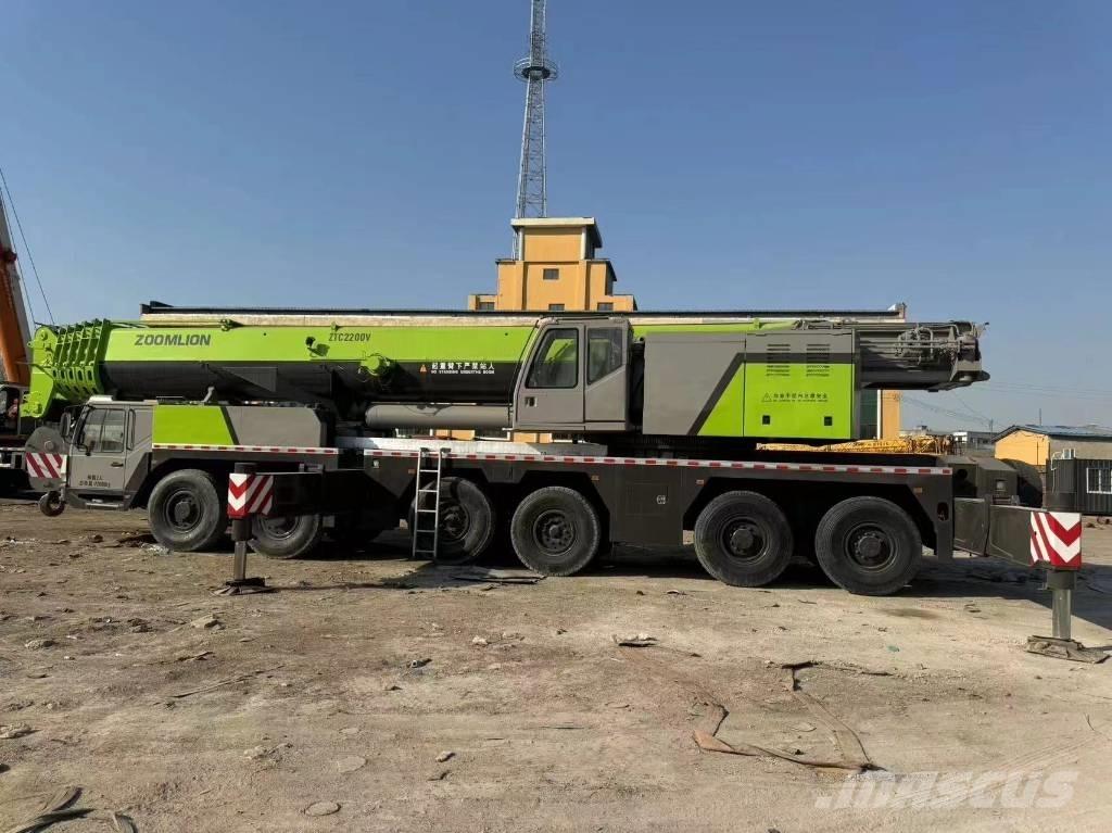 Zoomlion 220 Ton Univerzální terénní jeřáby