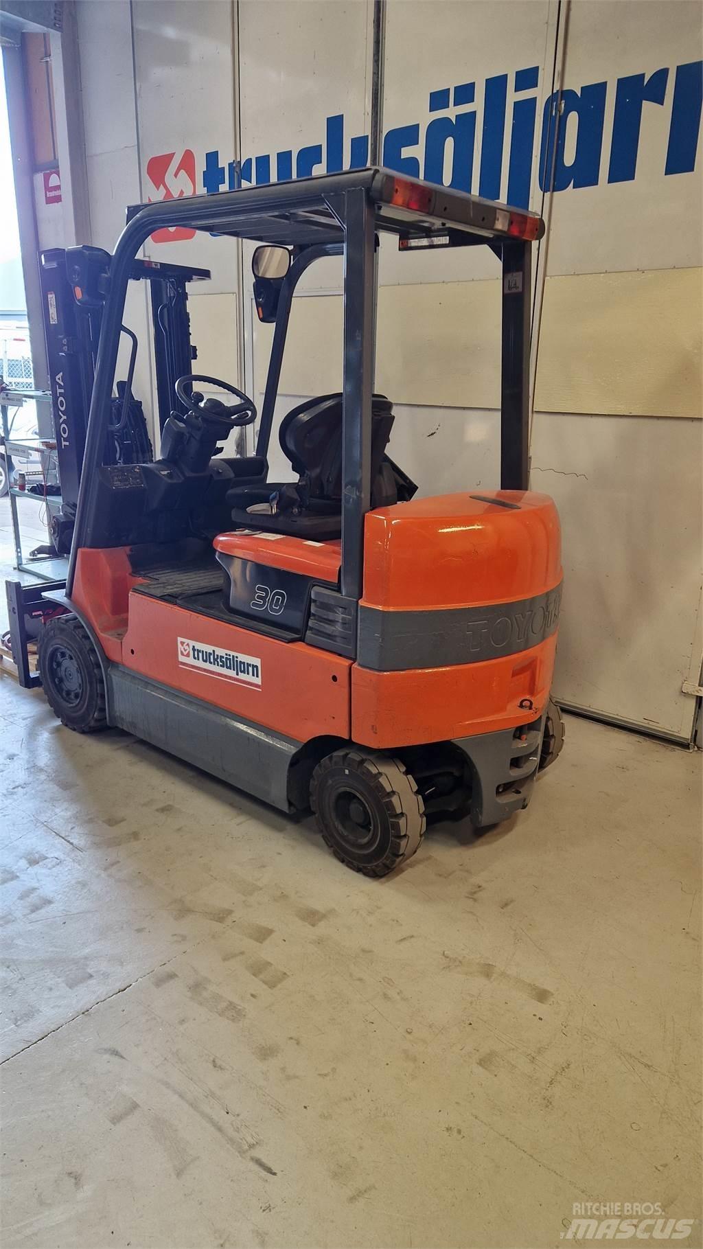 Toyota 7FBMF30 Akumulátorové vozíky