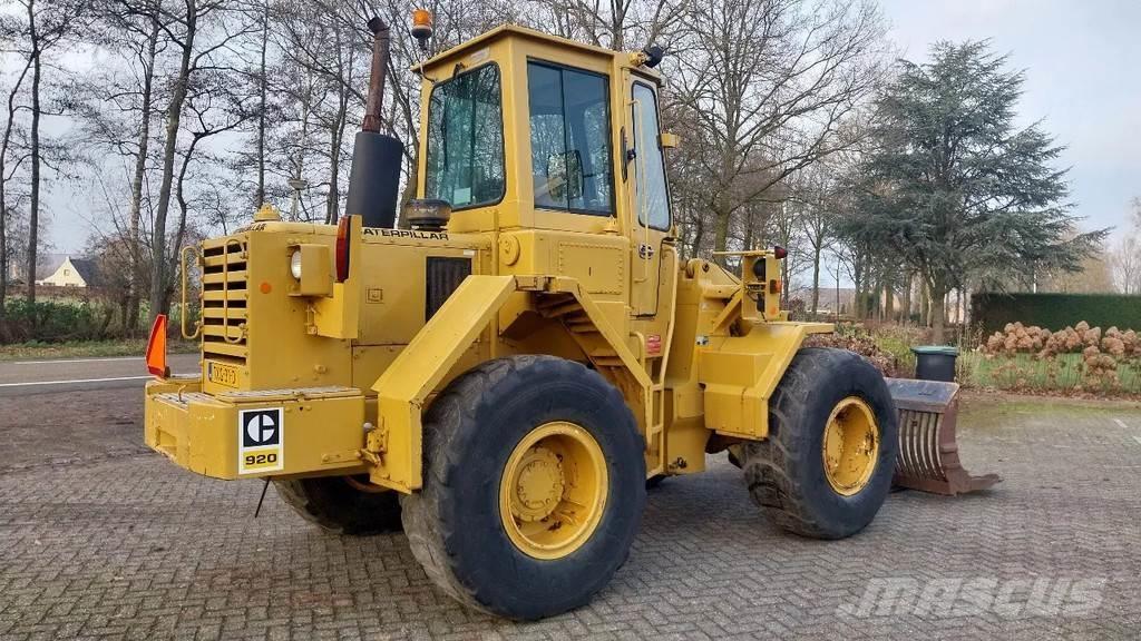 CAT 920 Kolové nakladače