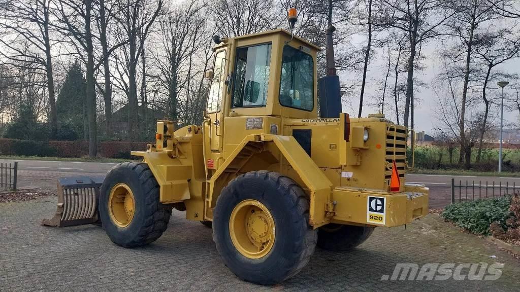CAT 920 Kolové nakladače