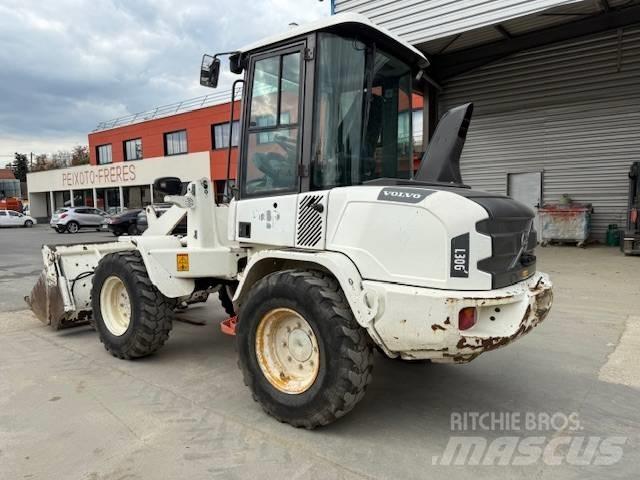 Volvo L 30 G Kolové nakladače