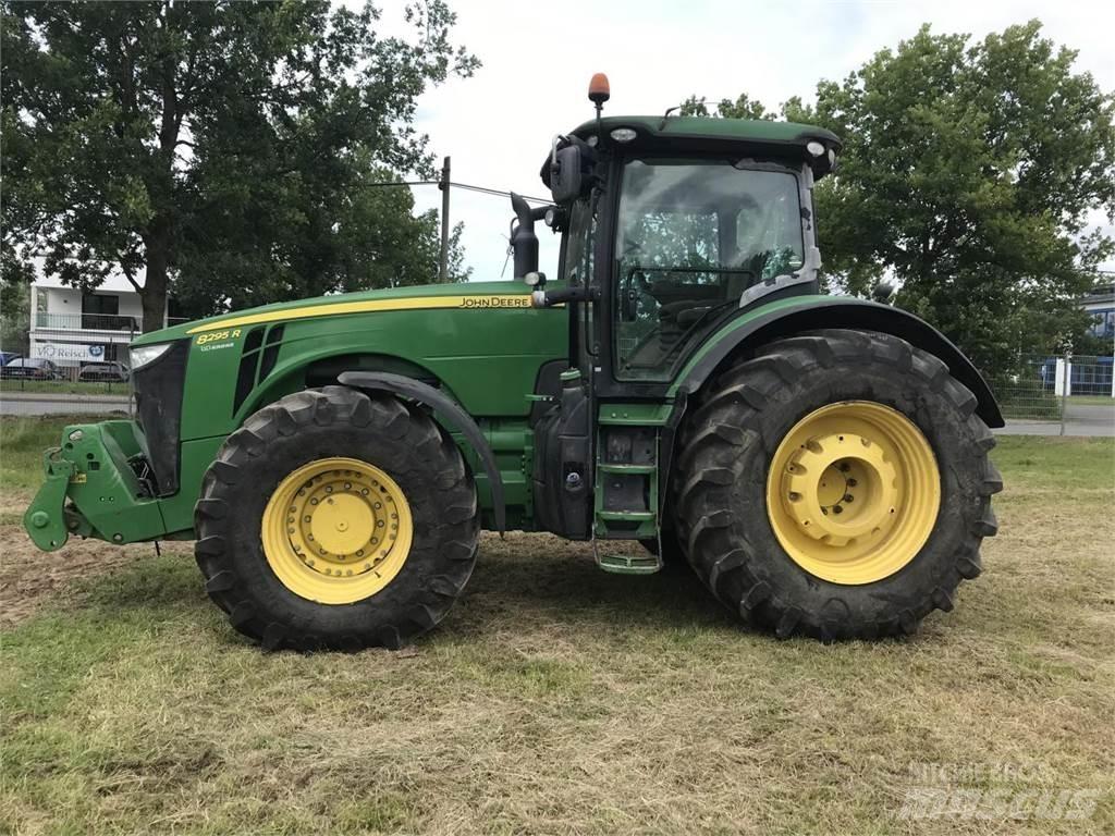 John Deere 8295R Traktory