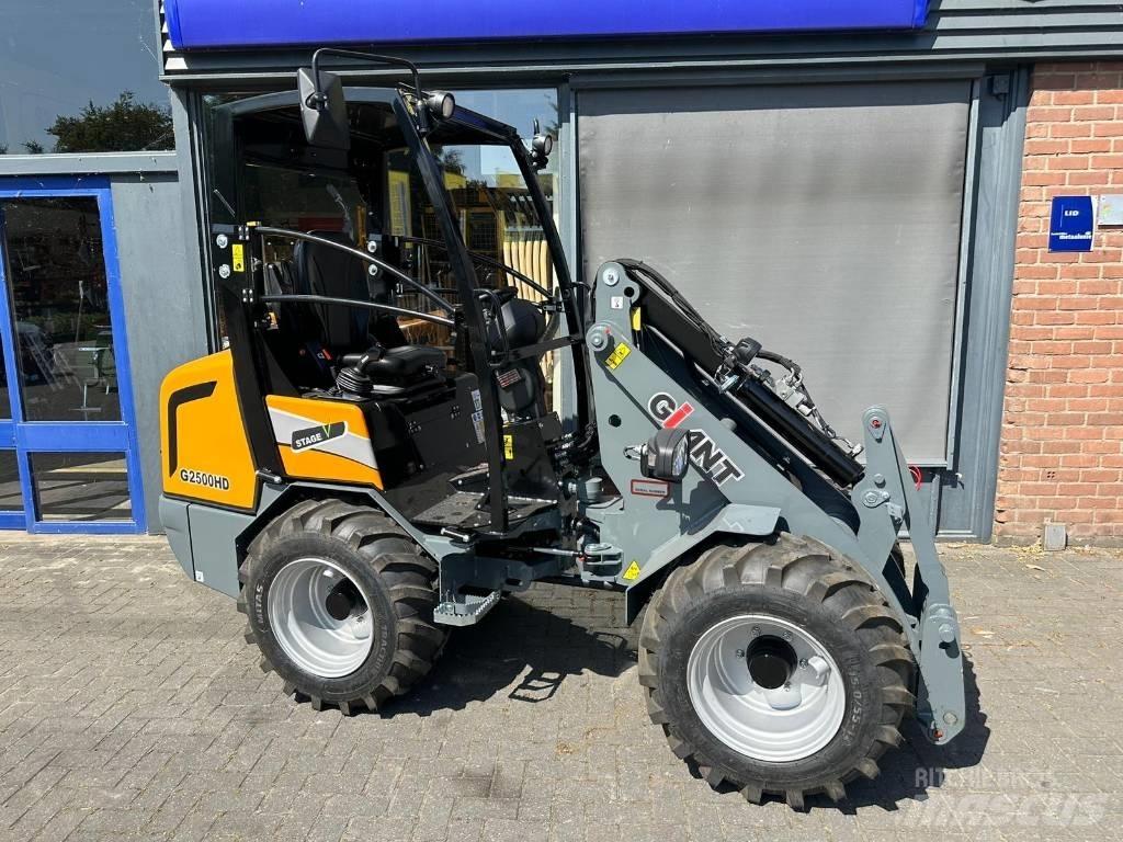 GiANT G 2500 HD Víceúčelové nakladače