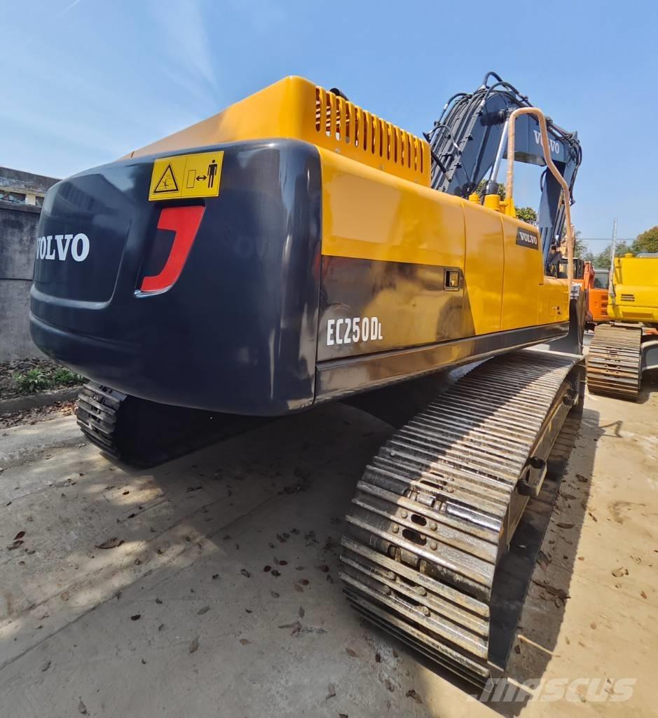 Volvo EC 250 D L Pásová rýpadla