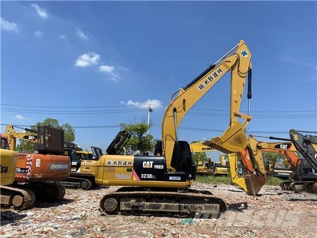 CAT 323D Pásová rýpadla
