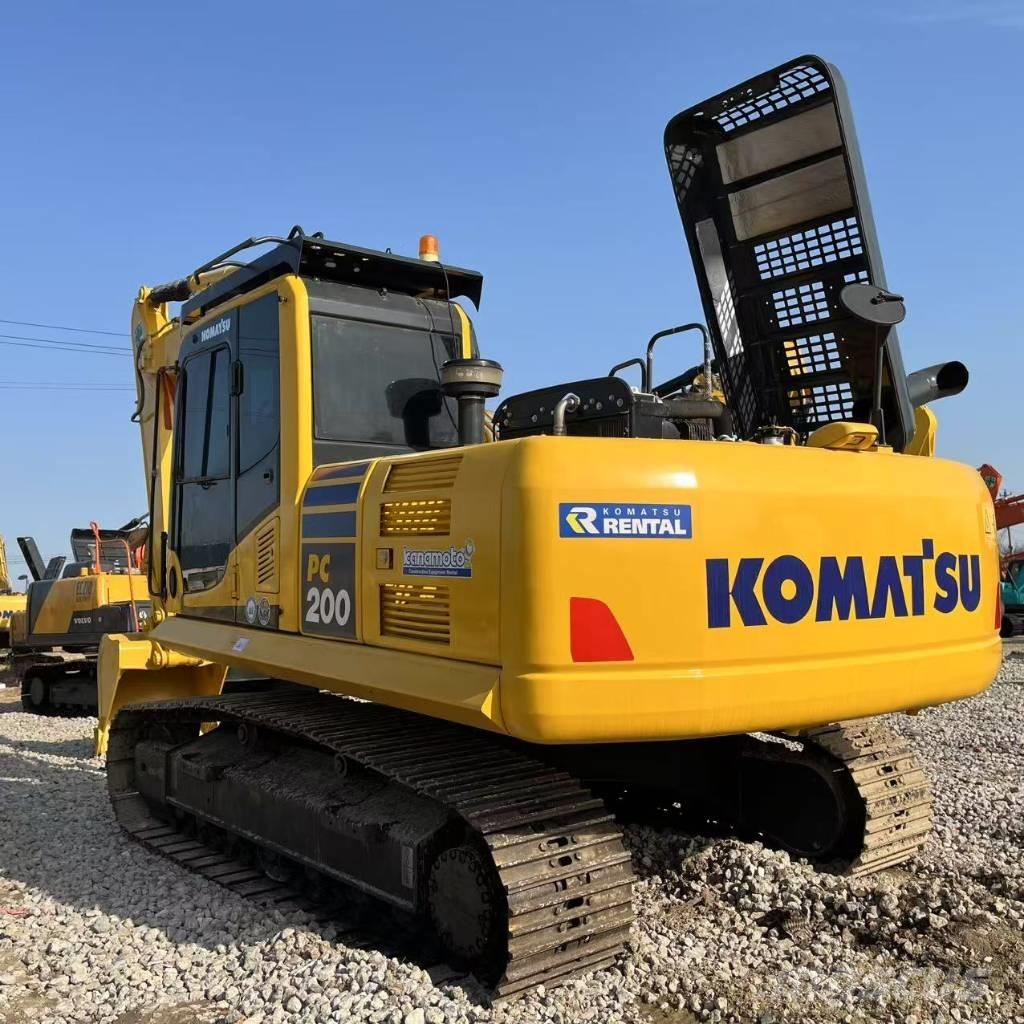 Komatsu PC 200 Pásová rýpadla