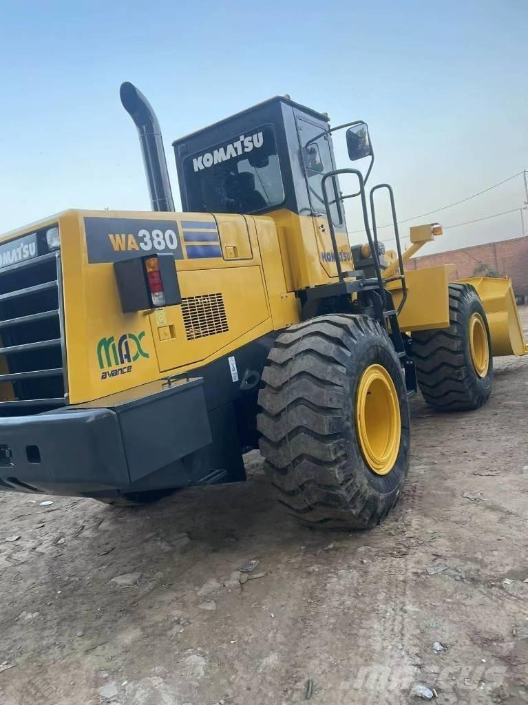 Komatsu WA 380 Kolové nakladače