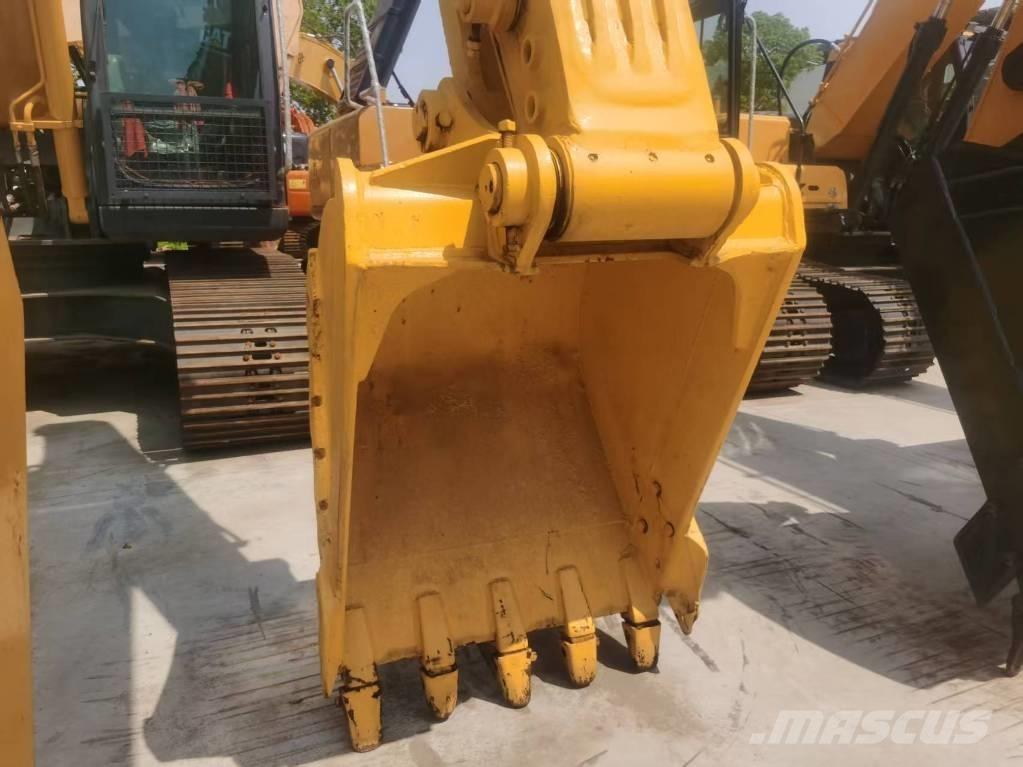 Komatsu PC 200-8 Pásová rýpadla