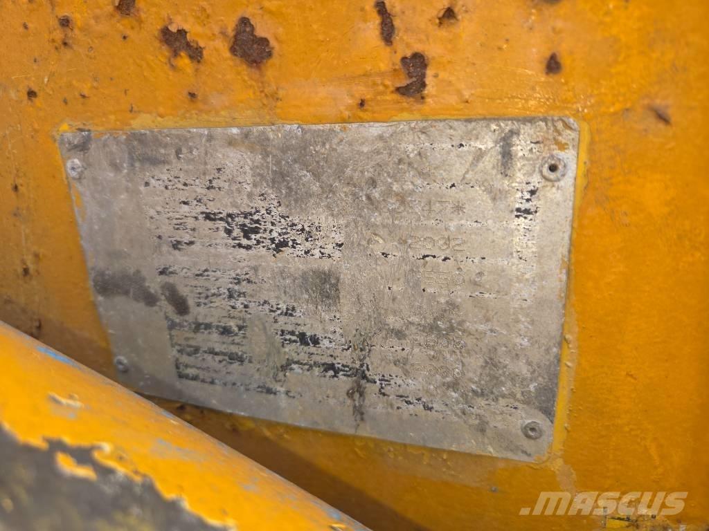 Komatsu SK 714 Smykem řízené nakladače