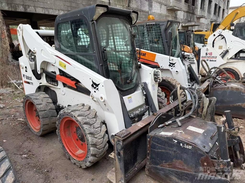 Bobcat S 220 S750 Smykem řízené nakladače