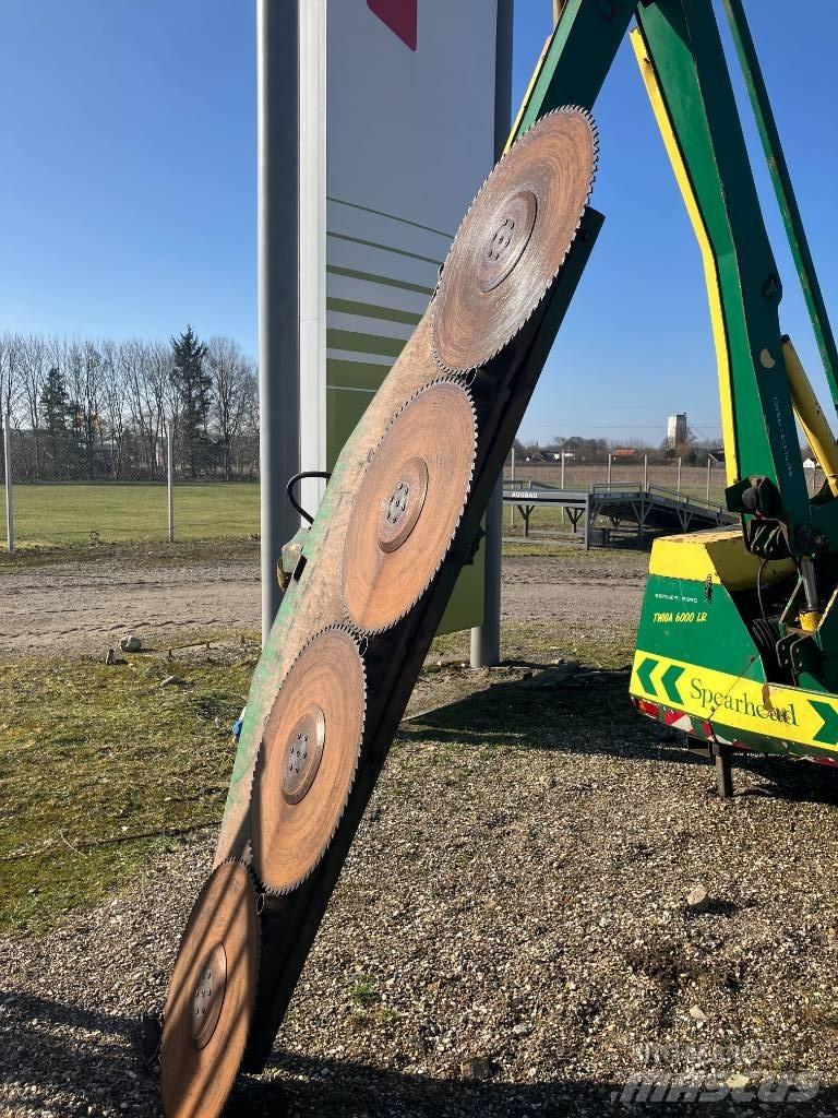 Spearhead Twiga 6000 Samojízdné sekačky