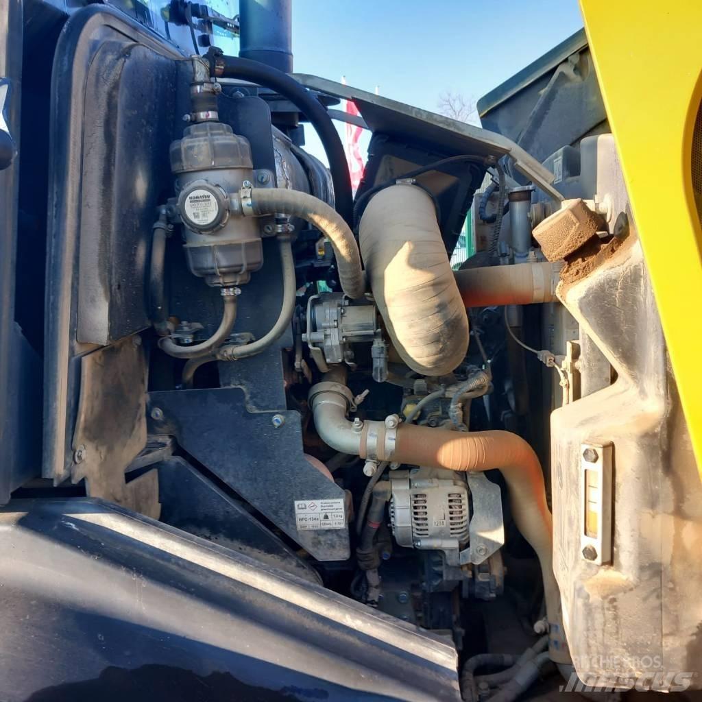 Komatsu WA80M-7 Kolové nakladače