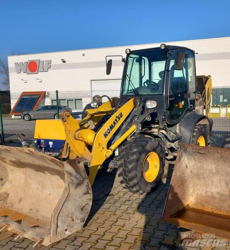 Komatsu WA80M-7 Kolové nakladače